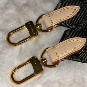 ❌❌SOLD❌❌Louis Vuitton Multi Pochette Khaki Strap